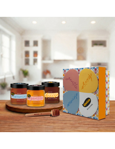 Cofanetto regalo "Selezione" - 3 vasetti da 300g di miele italiano e spargimiele in legno Cofanetto regalo "Selezione" - 3 vasetti da 300g di miele italiano e spargimiele in legno